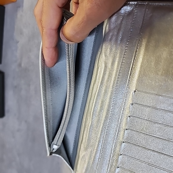 Authentic Chanel wallet - Picture 13 of 17